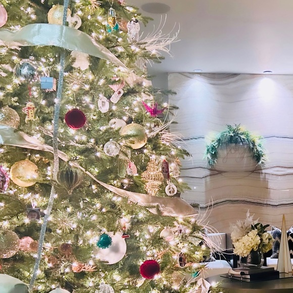 **SOLD** STUNNING 9’ Barcana Christmas Tree from Rogers Garden, Newport Beach! - Picture 3 of 6